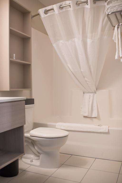 Microtel Inn & Suites By Wyndham West Fargo Near Medical Center Room photo