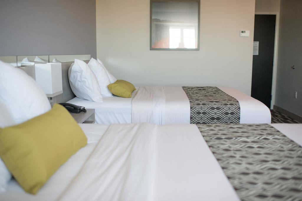 Microtel Inn & Suites By Wyndham West Fargo Near Medical Center Room photo