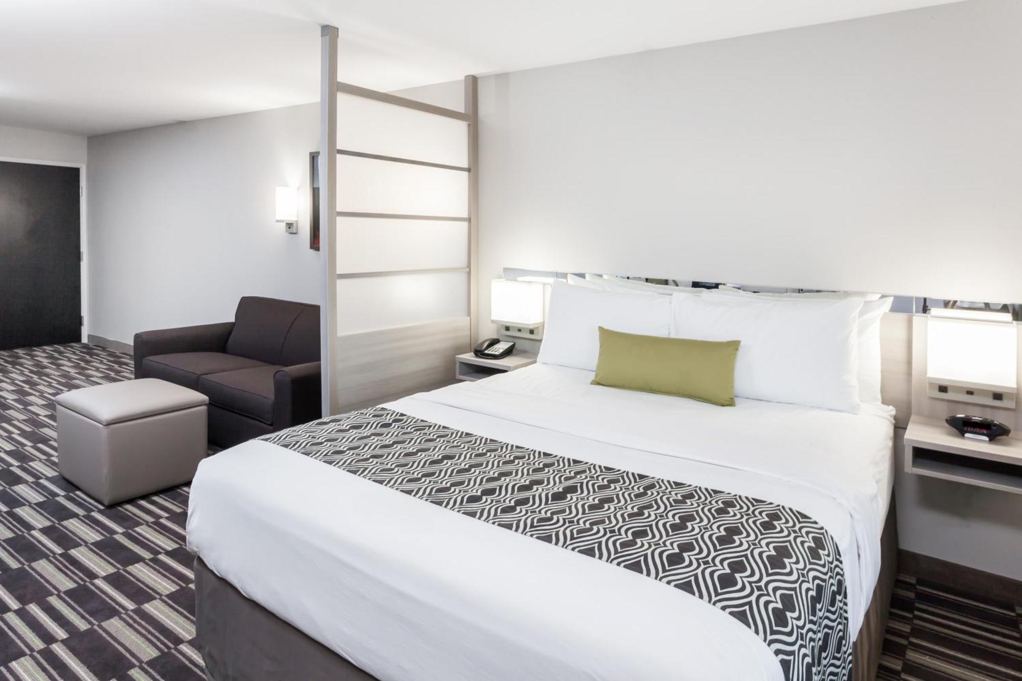 Microtel Inn & Suites By Wyndham West Fargo Near Medical Center Room photo